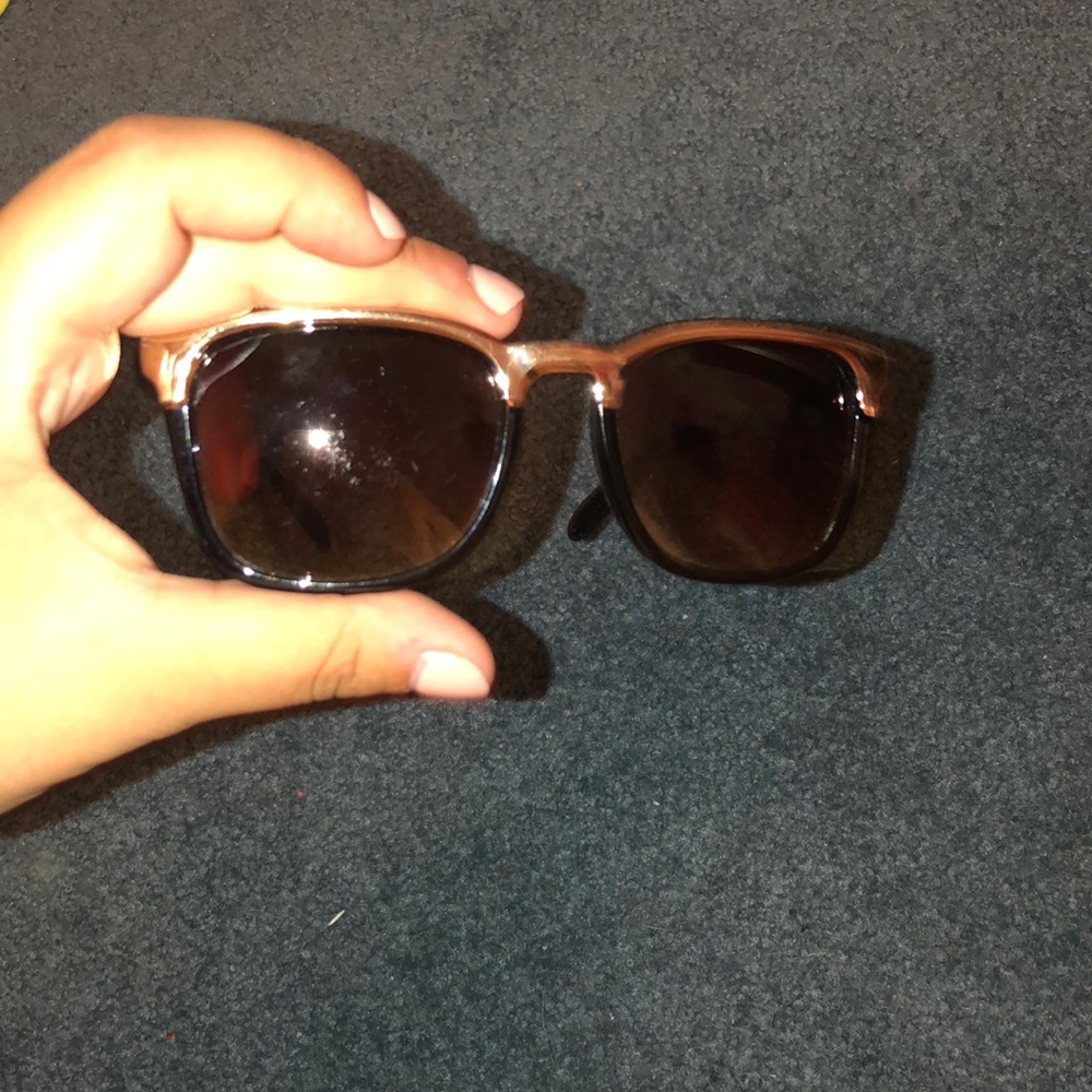 Sunglasses with gold accent